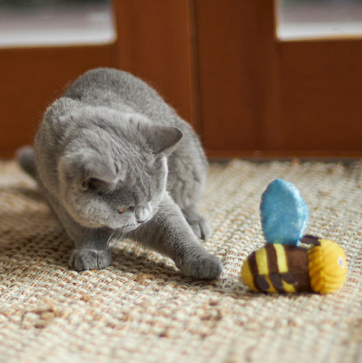 Kazoo Cat Toy Buzzing Bee Vibrates